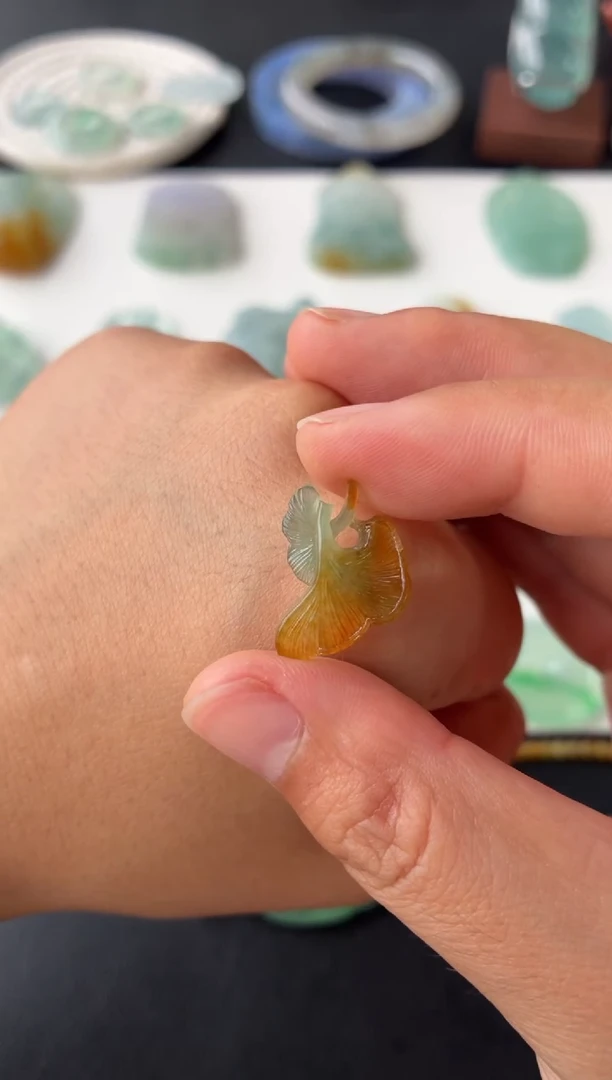 未镶嵌定制翡翠格**祥翡翠