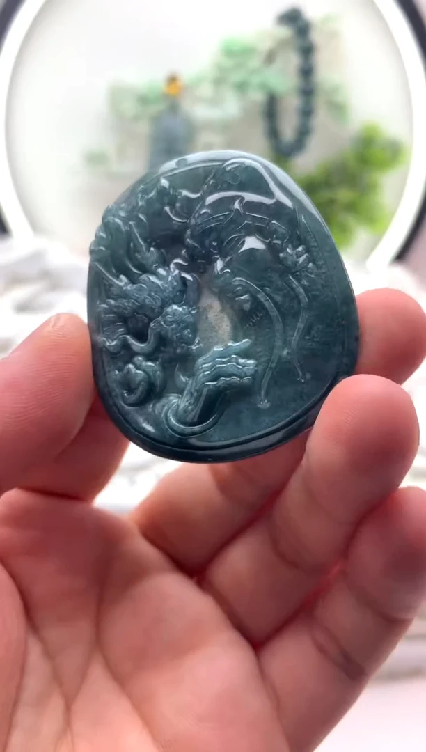 翡翠未镶嵌颈饰关公【品质一般介意慎拍】