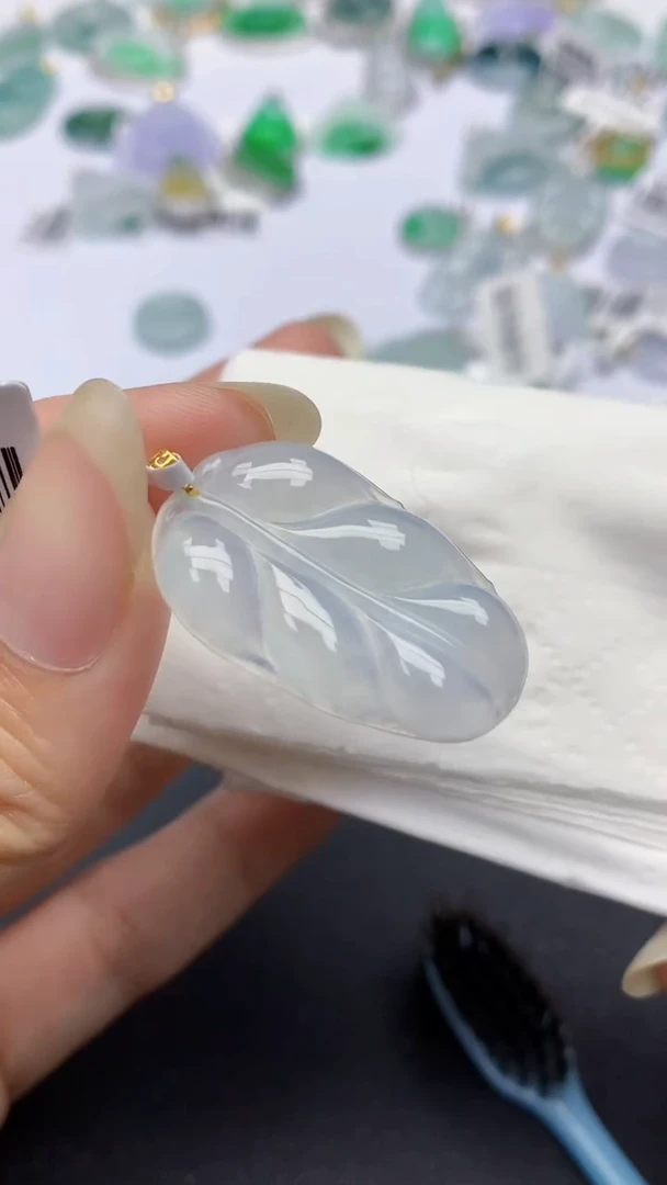 颈饰18K金镶嵌翡翠天然缅甸a货翡翠百元以上9元证书费自理