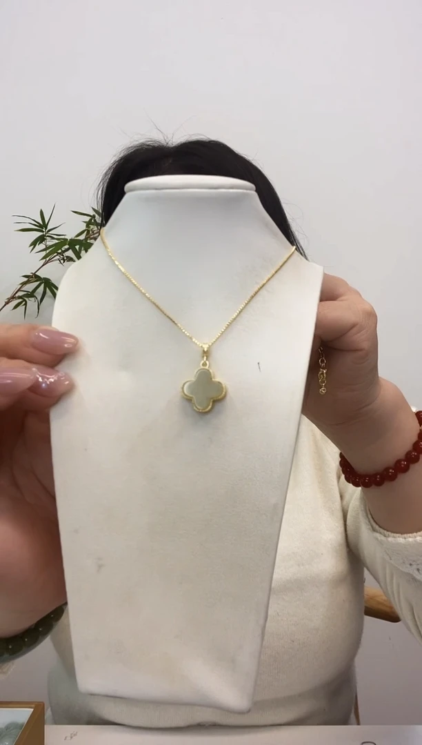 【闪购商品】和田玉颈饰合金四叶草