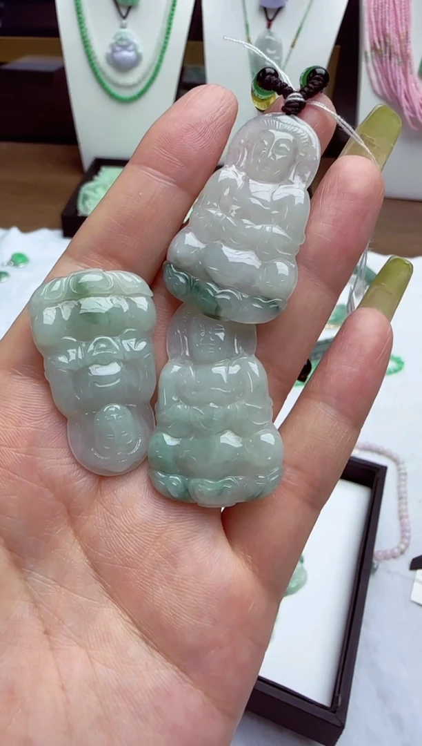 翡翠未镶嵌颈饰多样性发其一