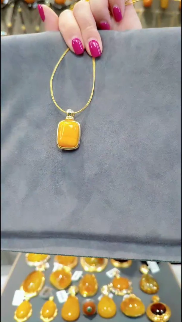 银S925镀金镶嵌蜜蜡颈饰﹣B898蜜蜡吊坠赠项圈