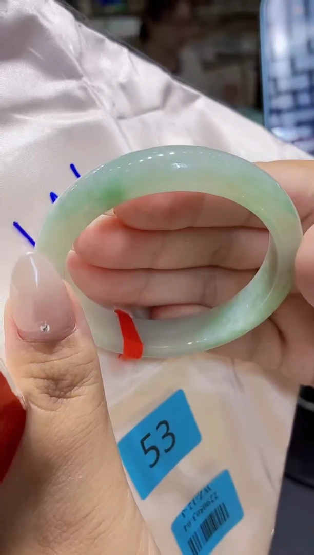 翡翠手镯未镶嵌翡翠手镯