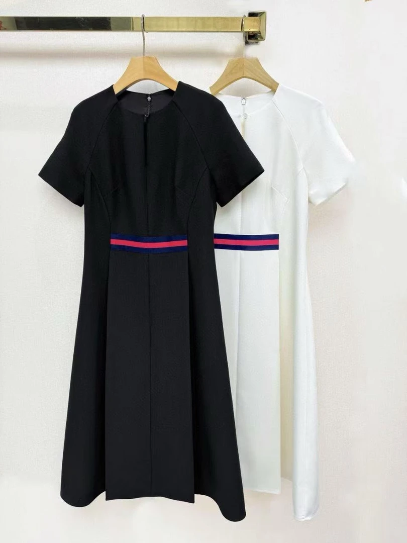 慕溢-609黑白双色短袖连衣裙