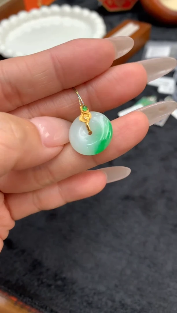【闪购商品】翡翠颈饰18K金镶嵌平安扣