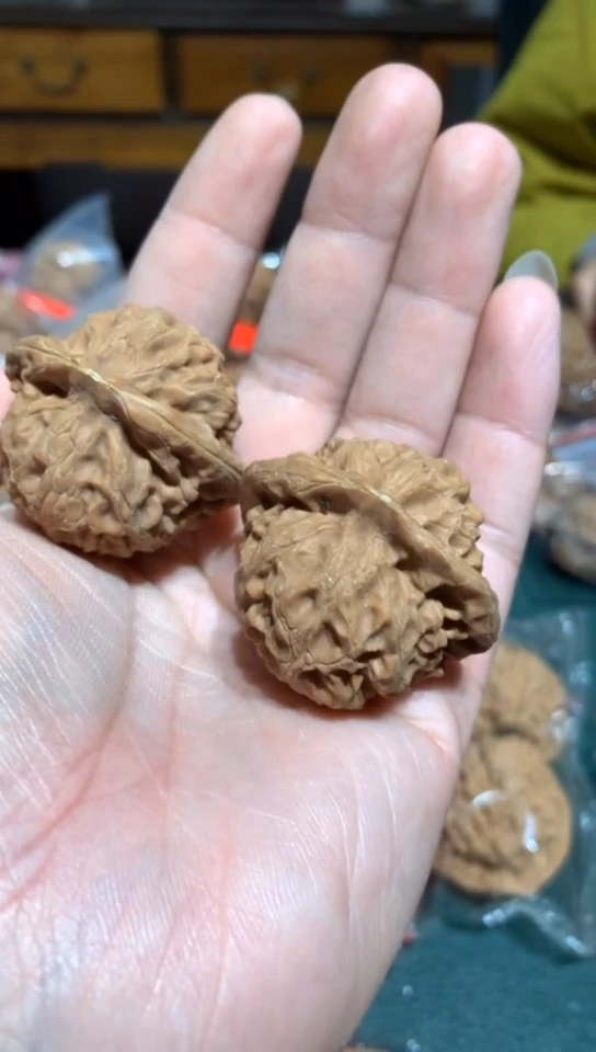 【闪购商品】文玩核桃吊坠宫灯核桃