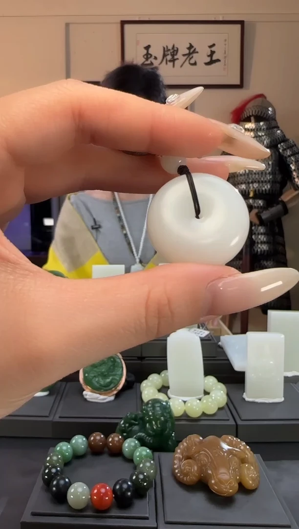 颈饰未镶嵌和田玉白玉平安扣