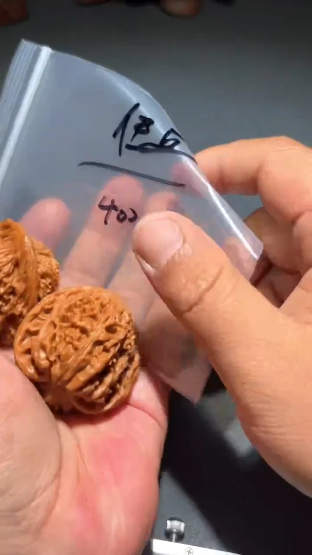 【闪购商品】文玩核桃吊坠玉麒麟