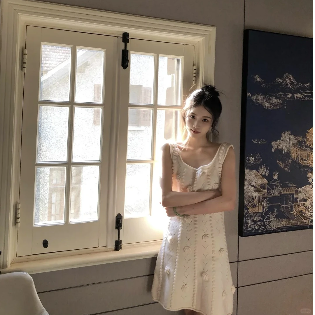 2025早春新款时尚连衣裙气质显瘦洋气休闲百搭名媛镂空针织连衣裙