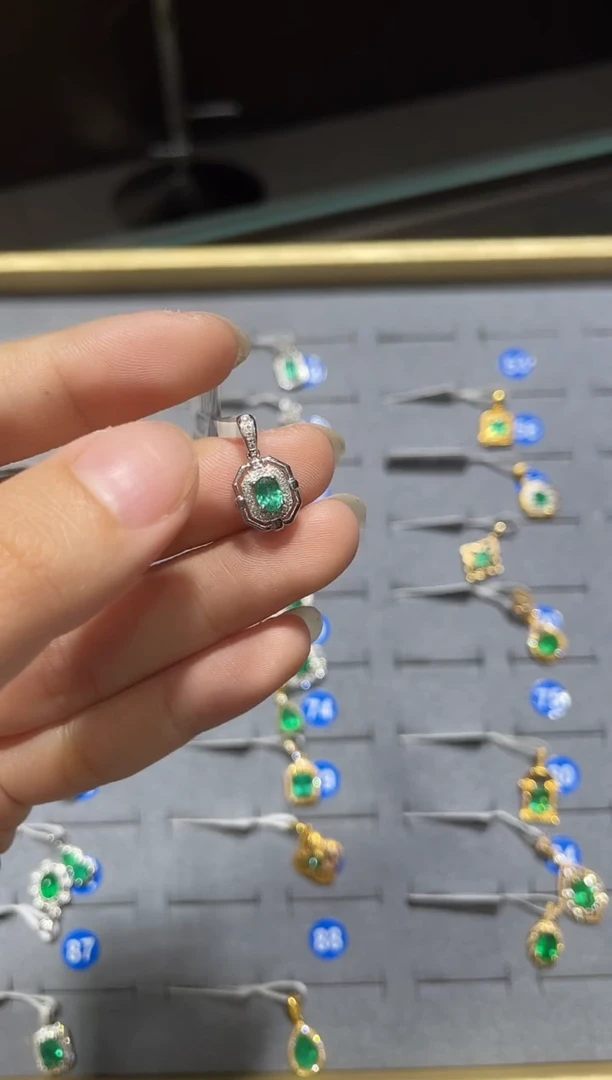 吊坠(不含链)18K金镶嵌祖母绿1