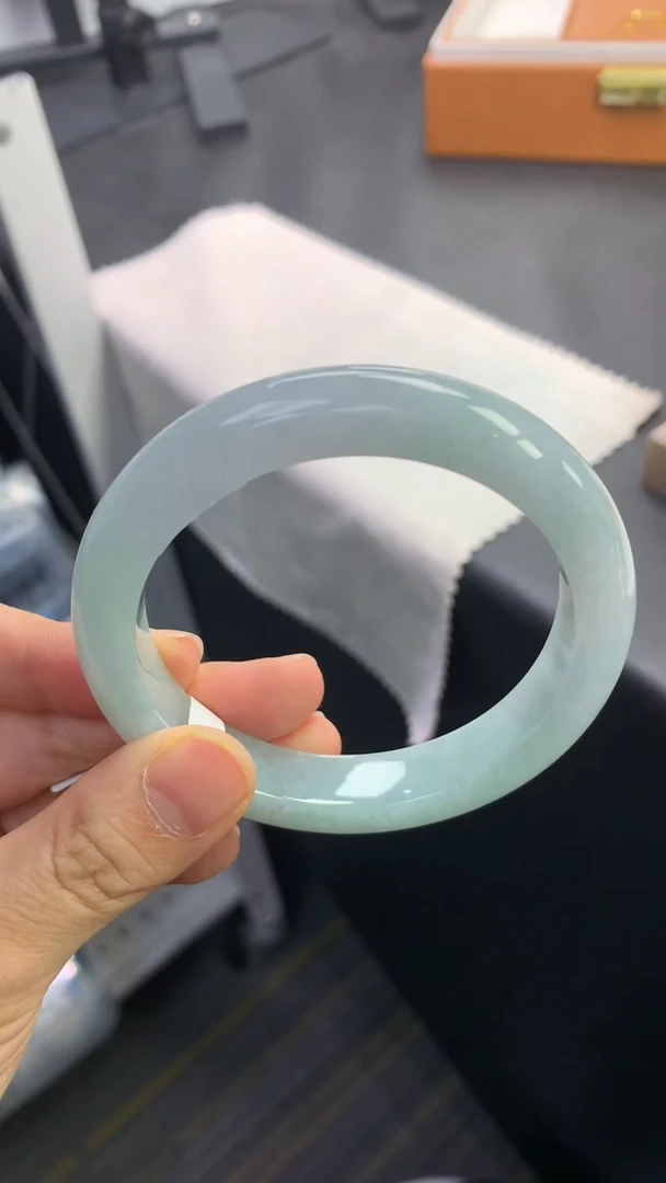 未镶嵌手镯翡翠退货需手镯吊牌标签完好