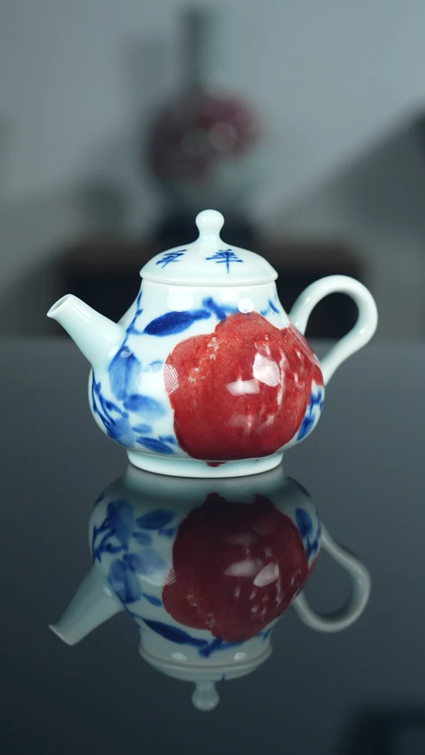 瓷片《红韵年华》青花釉里红壶