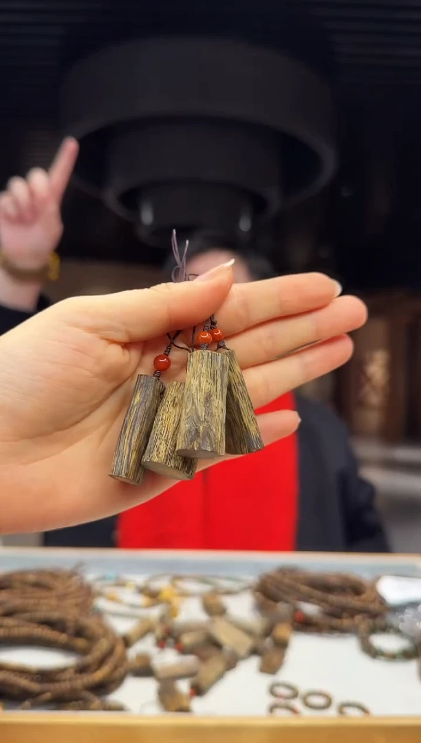 【闪购商品】沉香吊坠海南莺歌绿棋无事牌（多样性发其一）