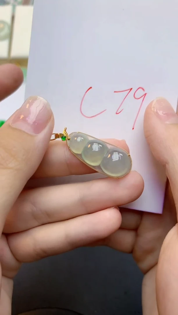 翡翠18K金镶嵌颈饰天然缅甸A货翡翠