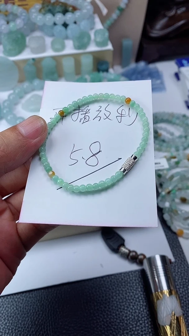 翡翠未镶嵌颈饰手串