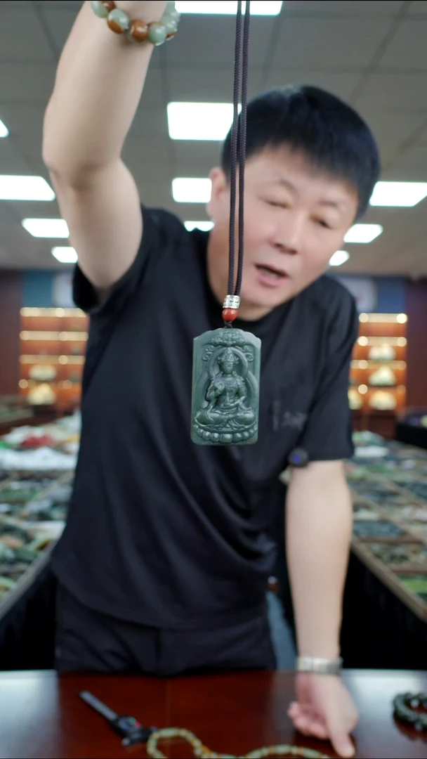 颈饰未镶嵌透闪石质玉吊坠