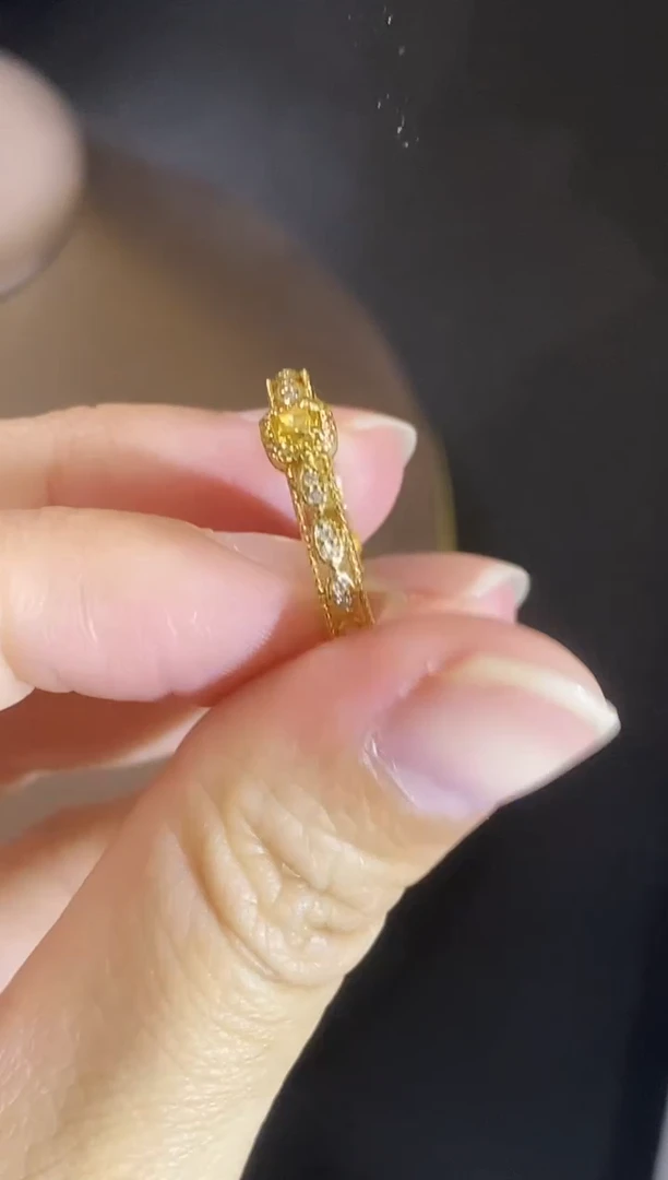 18K金镶嵌戒指钻石戒指