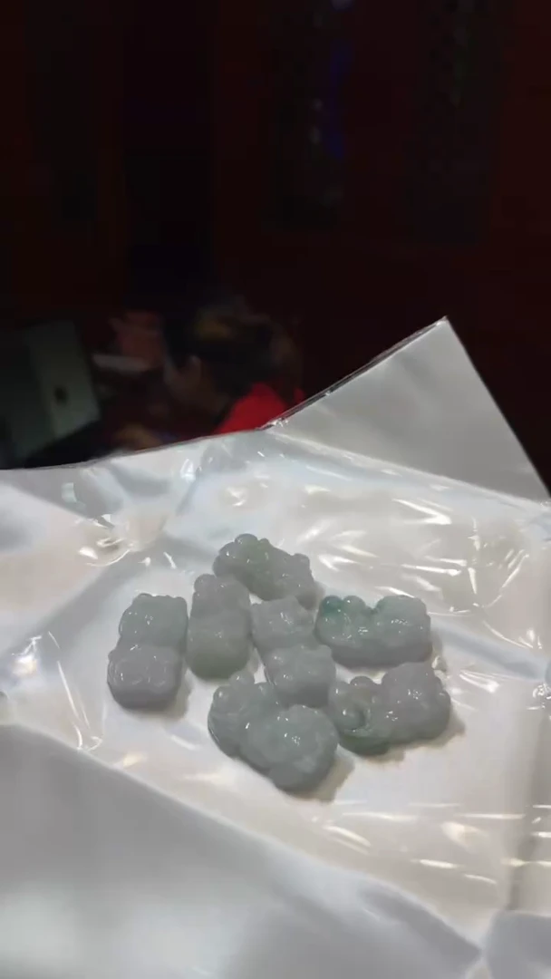 【闪购商品】翡翠手镯未镶嵌貔貅挂件随机发一