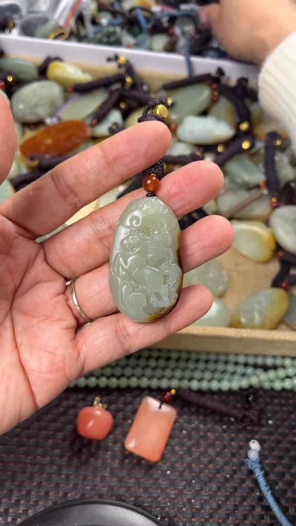 【闪购商品】和田玉颈饰未镶嵌多样性发货没有证书拍一发一有瑕