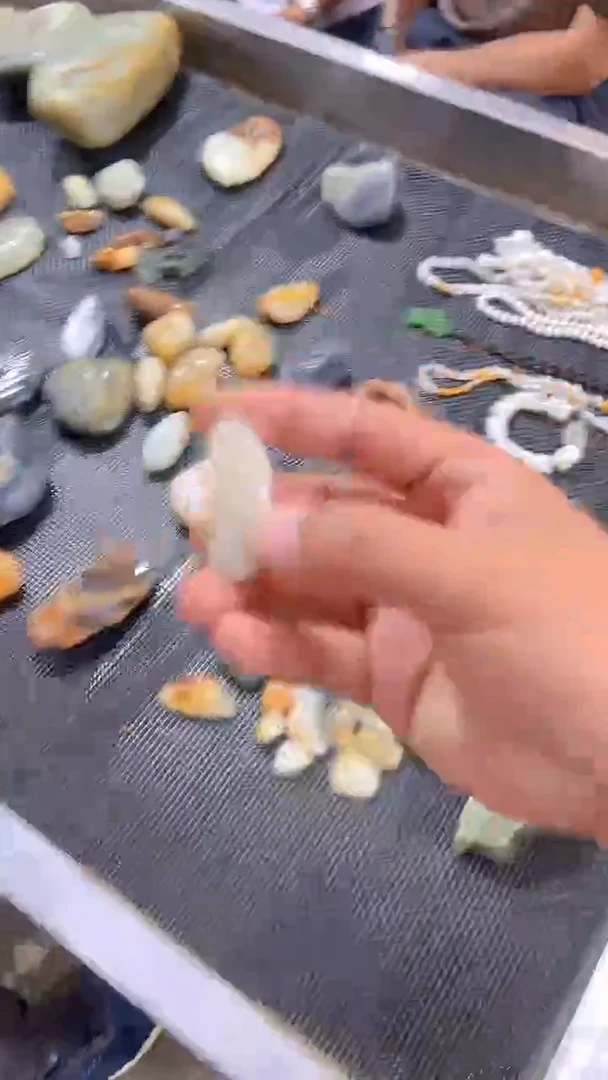 和田玉未镶嵌挂件?****老和田玉原石