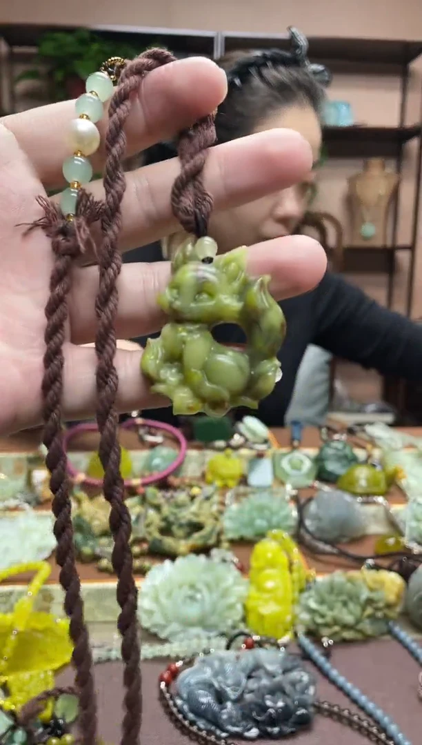 未镶嵌岫玉吊坠·