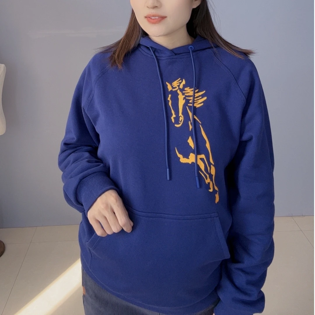 春秋薄款刺绣卫衣