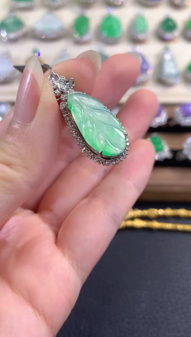 吊坠(不含链)18K金镶嵌翡翠春日珠宝 C12