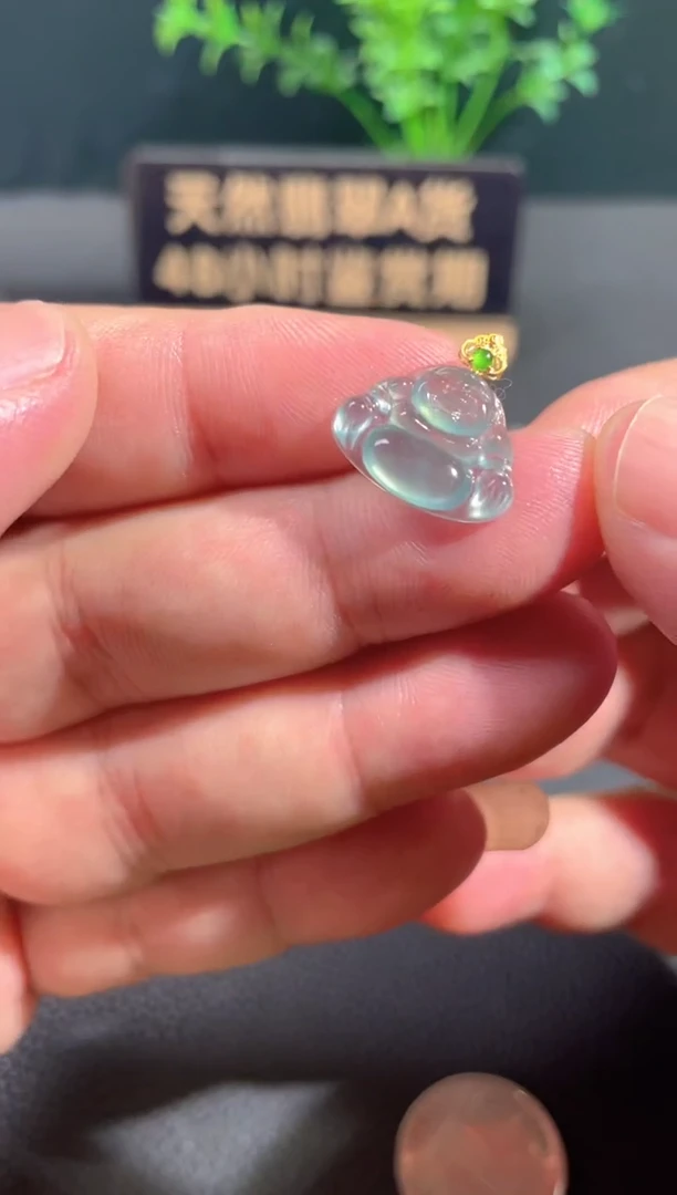 翡翠18K金镶嵌颈饰翡翠