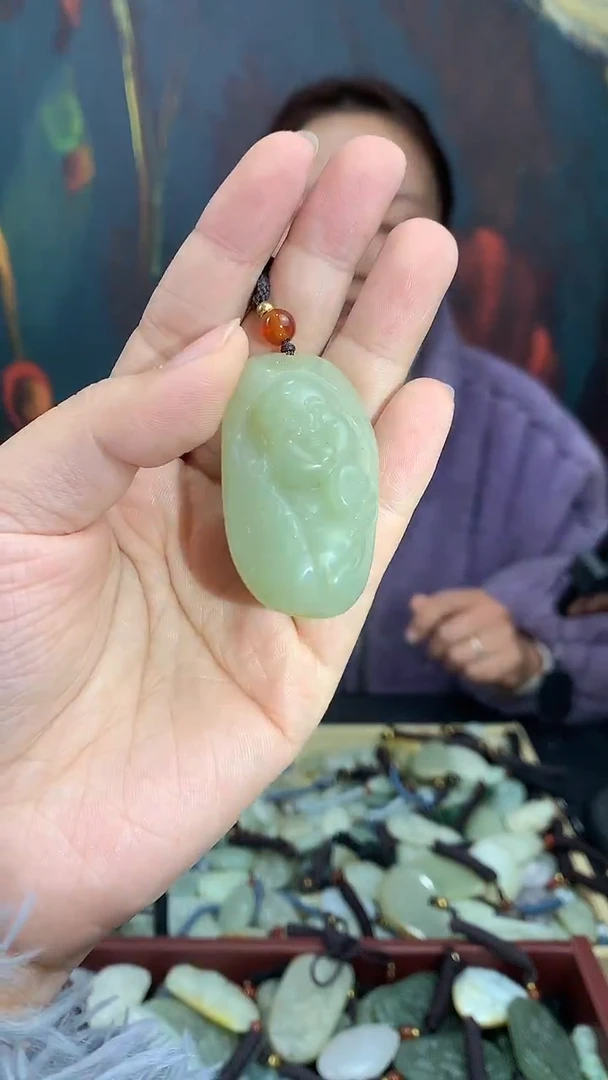 颈饰未镶嵌和田玉（多样性发一件）没有证书有瑕