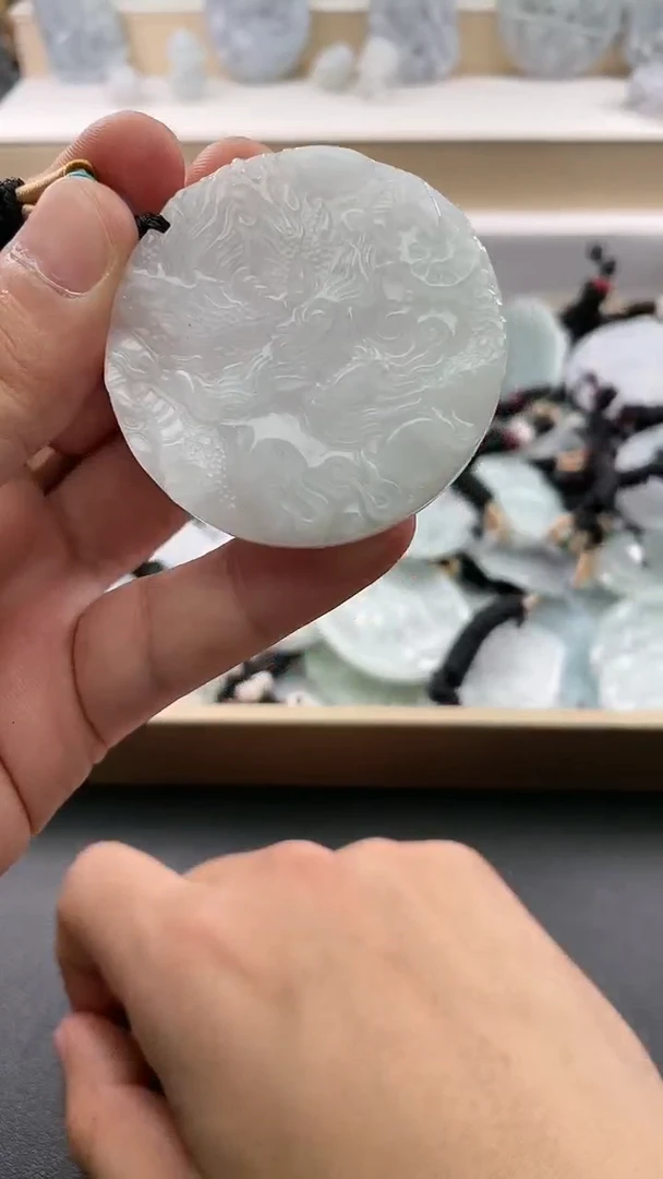 翡翠未镶嵌颈饰..../7/18/ 217