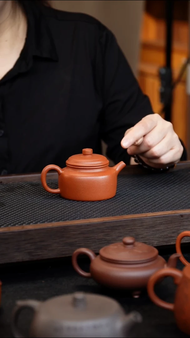 茶壶紫砂德中生砂朱泥140c