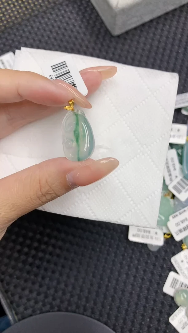 颈饰18K金镶嵌翡翠11111111111