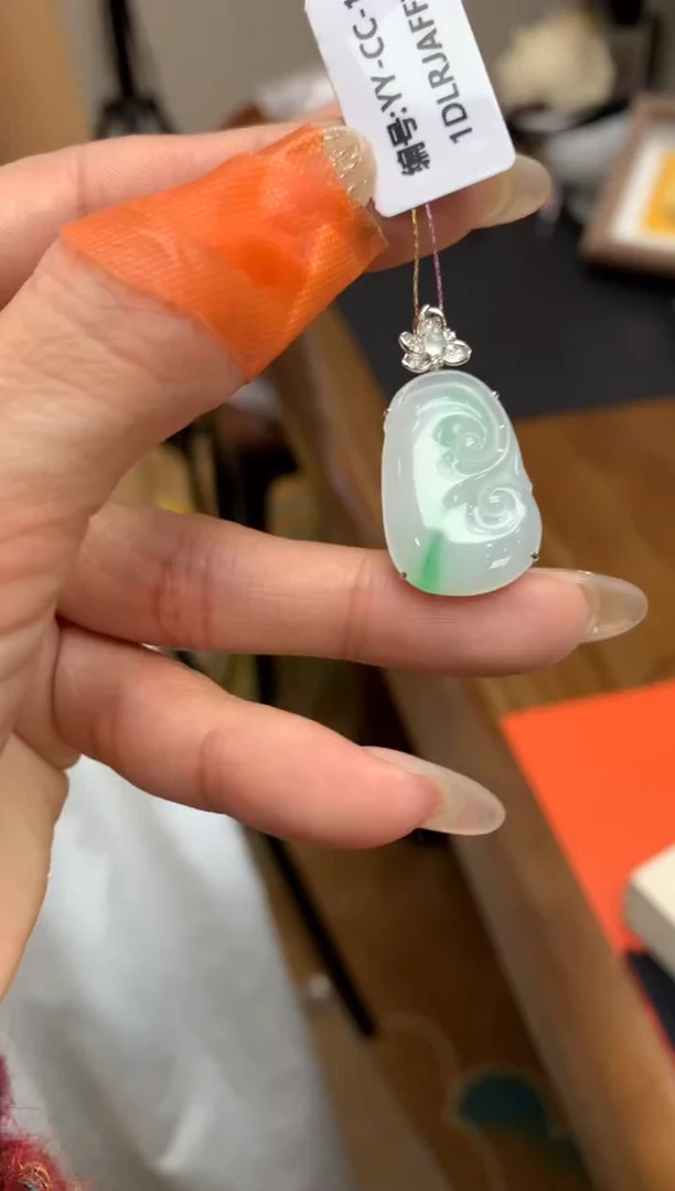 【闪购商品】翡翠颈饰18K金镶嵌如意