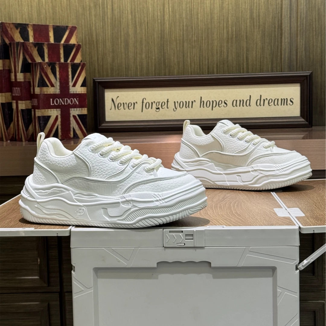 2025秋冬新款时尚百搭潮流轻奢高端舒适耐磨休闲男鞋（标准码数）