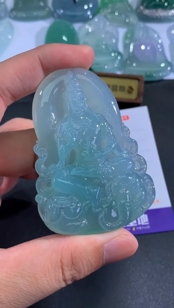 翡翠未镶嵌颈饰欣赏链接