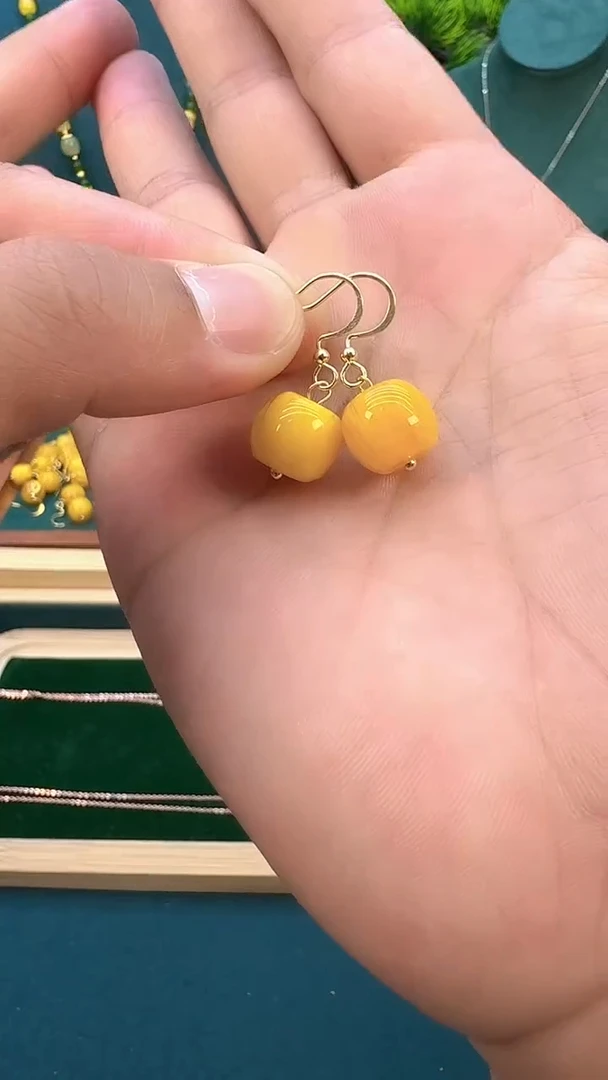 14K金镶嵌蜜蜡耳饰E01