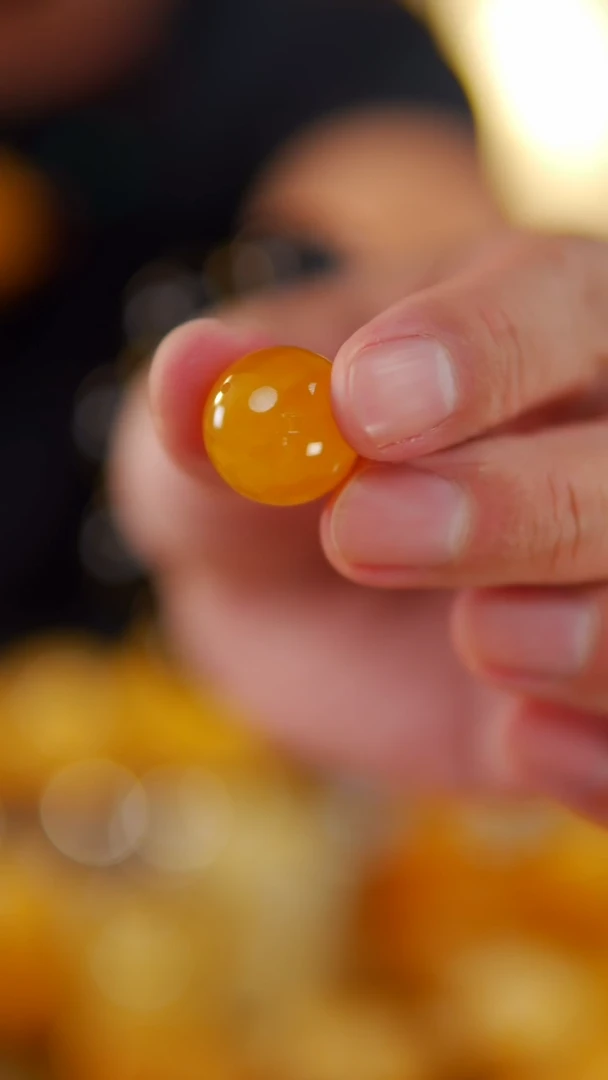 未镶嵌琥珀裸石18.1mm焦皮料圆珠3.43