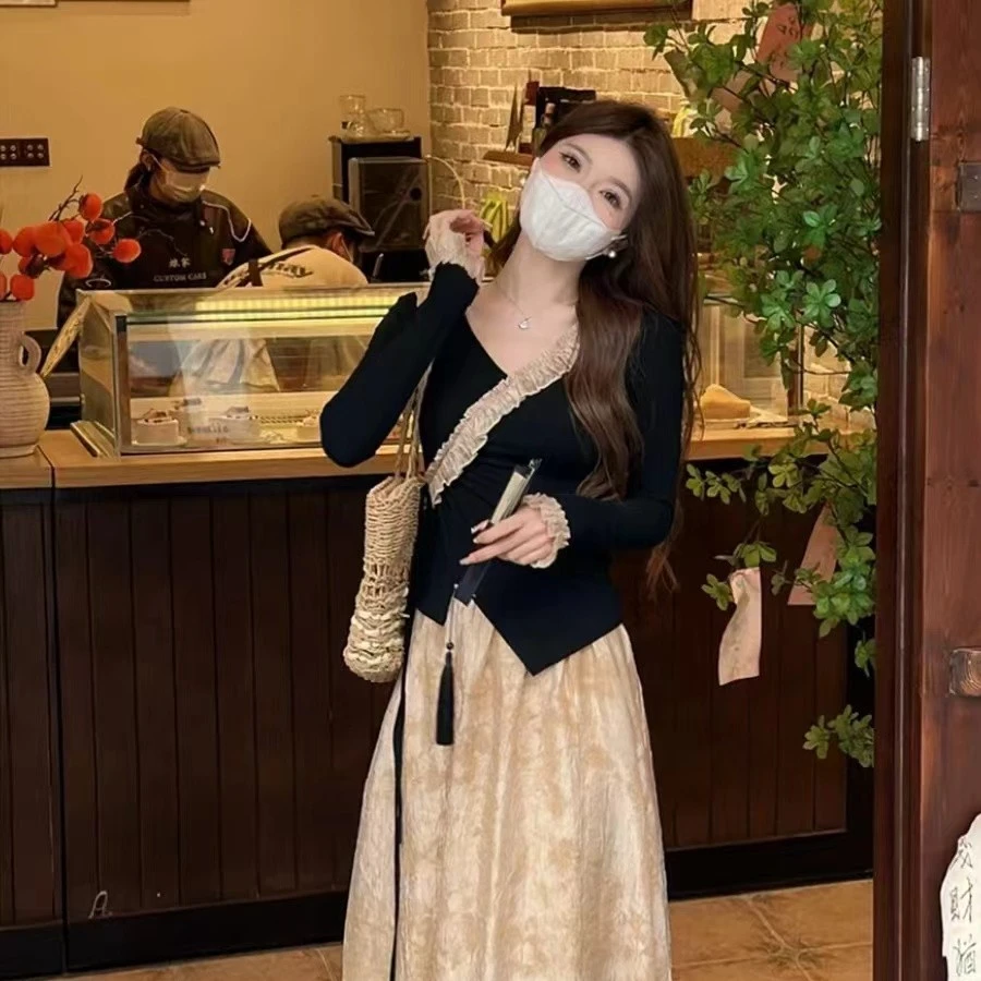 【现货】新中式国风V领花边短袖+高腰扎染蕾丝碎花半身裙套装