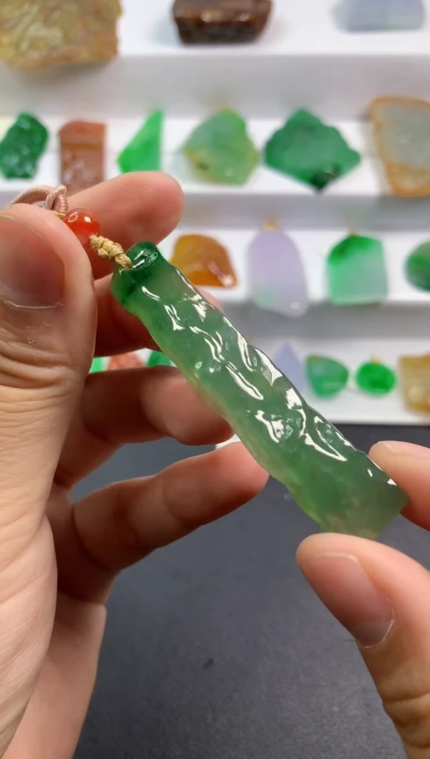 颈饰未镶嵌翡翠