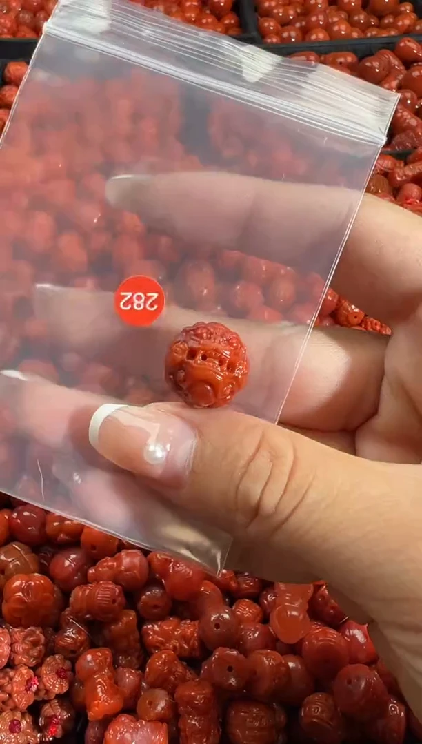 颈饰未镶嵌南红玛瑙1