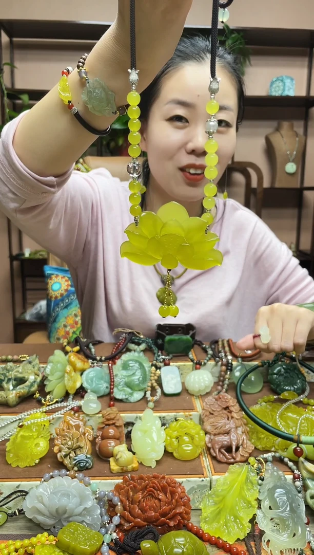 未镶嵌蛇纹石玉颈饰·