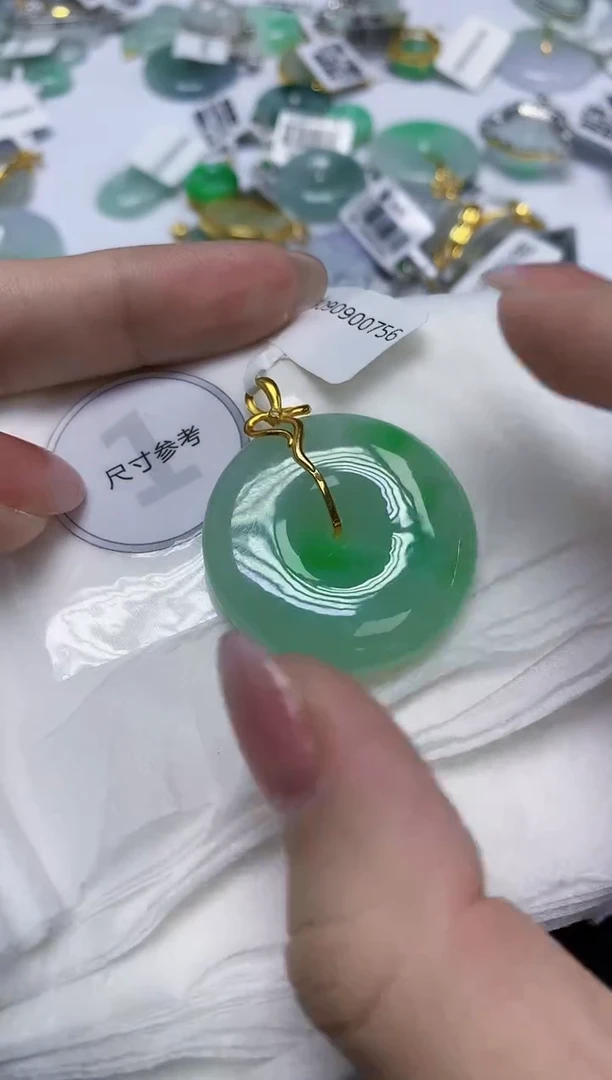 颈饰18K金镶嵌翡翠天然缅甸翡翠A货多样性发一件