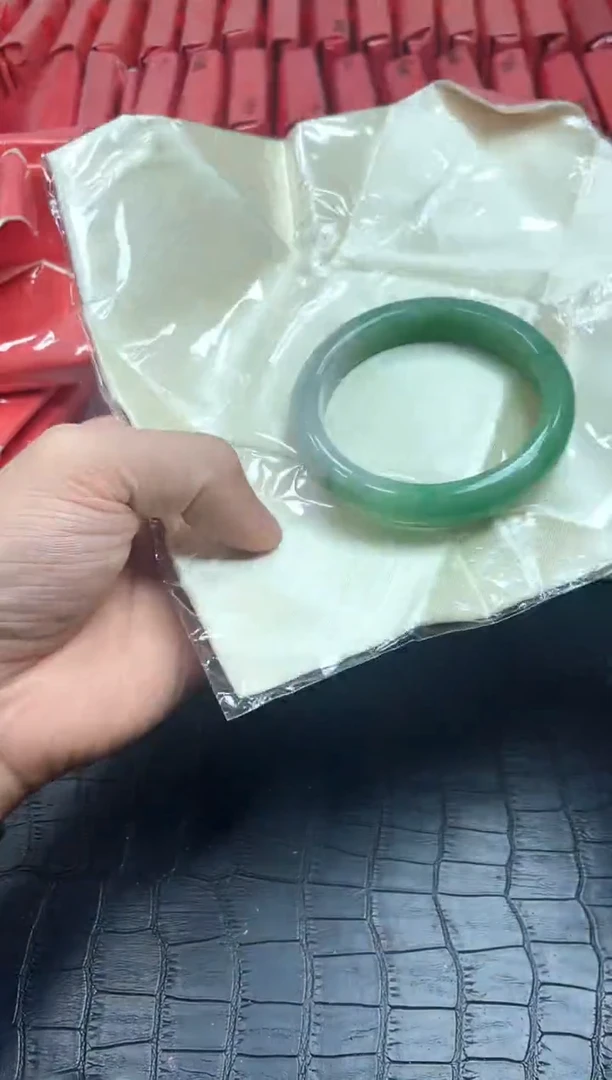 翡翠手镯未镶嵌所见所得，高冰美人镯！