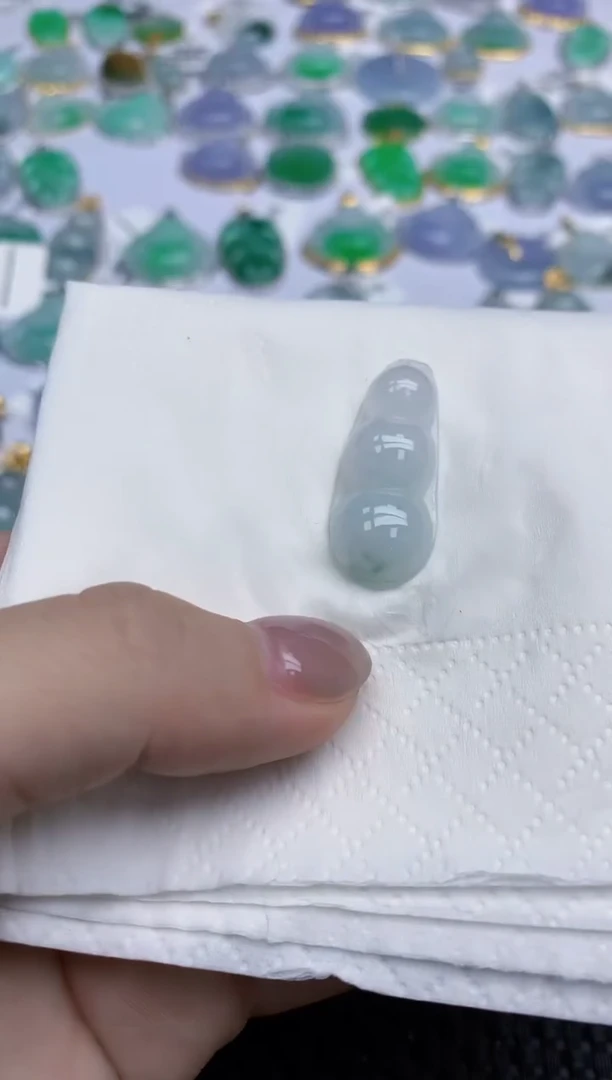 【闪购商品】翡翠颈饰未镶嵌天然翡翠A货