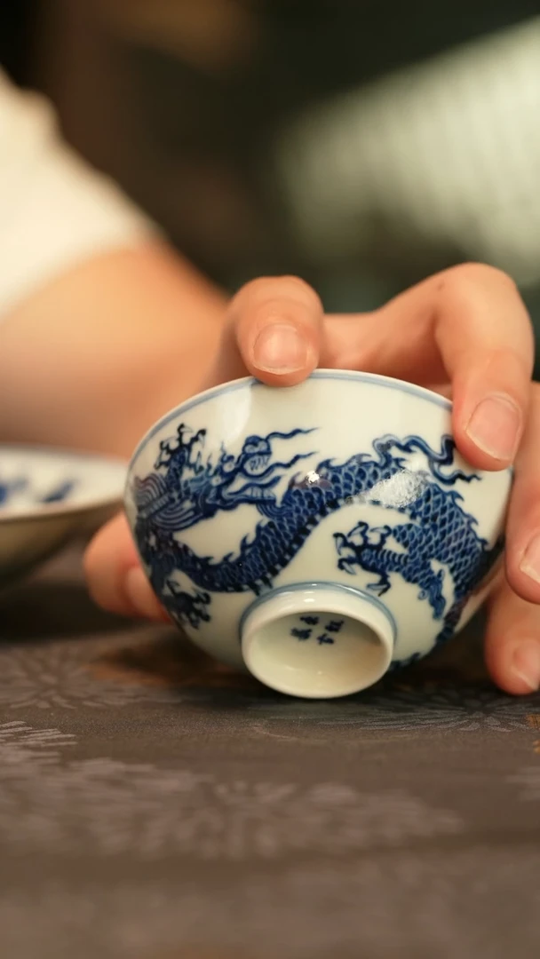 垂虹慕古青花龙纹圆杯子