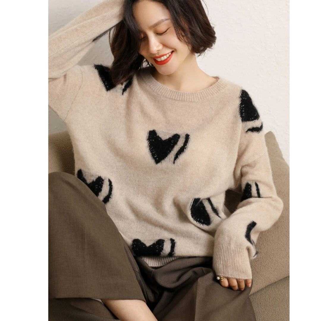 七针单纱爱心刺绣羊绒针织衫200克左右