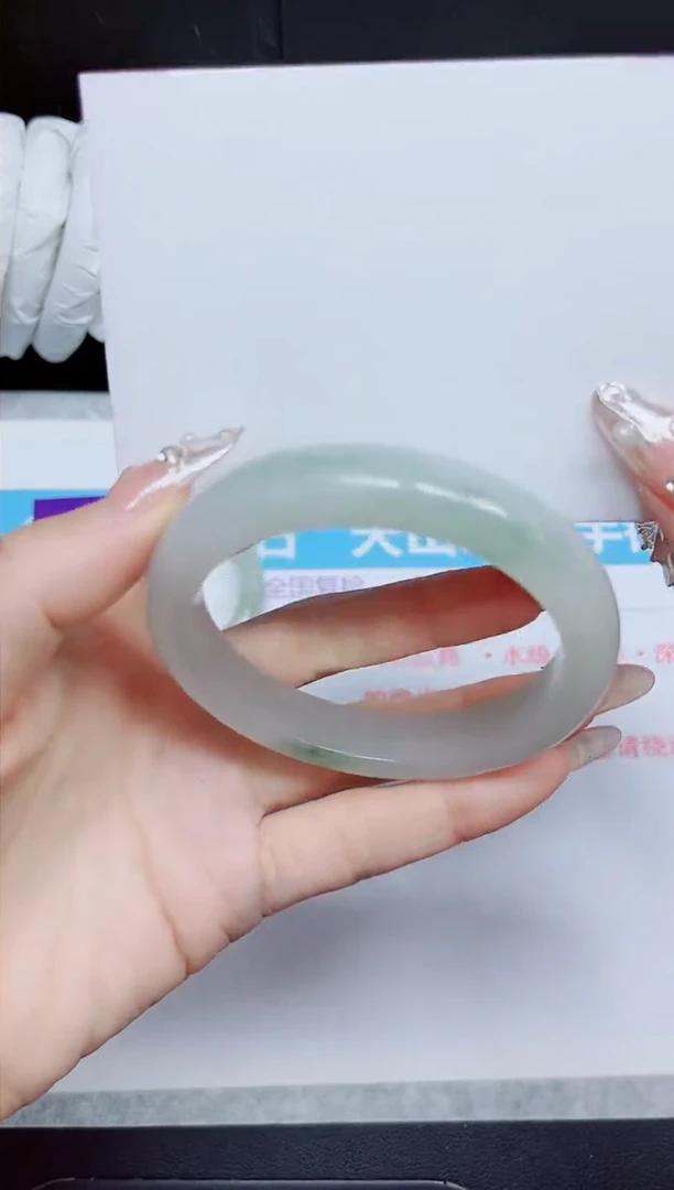 石英质玉手镯未镶嵌22.