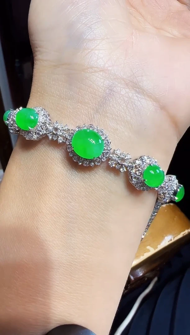 18K金镶嵌手链翡翠蛋面