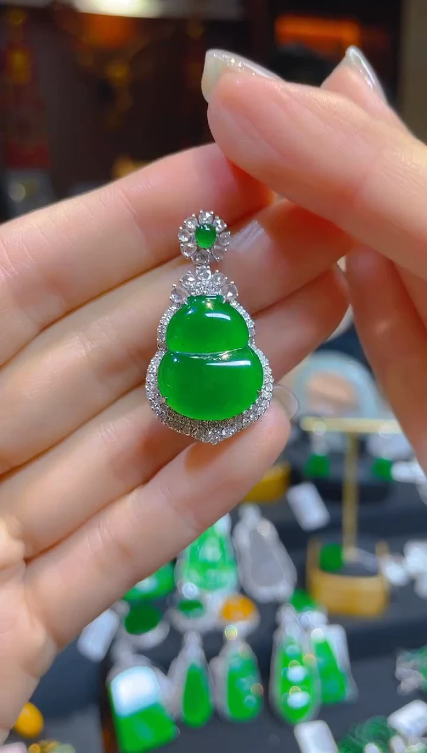 翡翠18K金镶嵌颈饰天然A货翡翠葫芦/136532