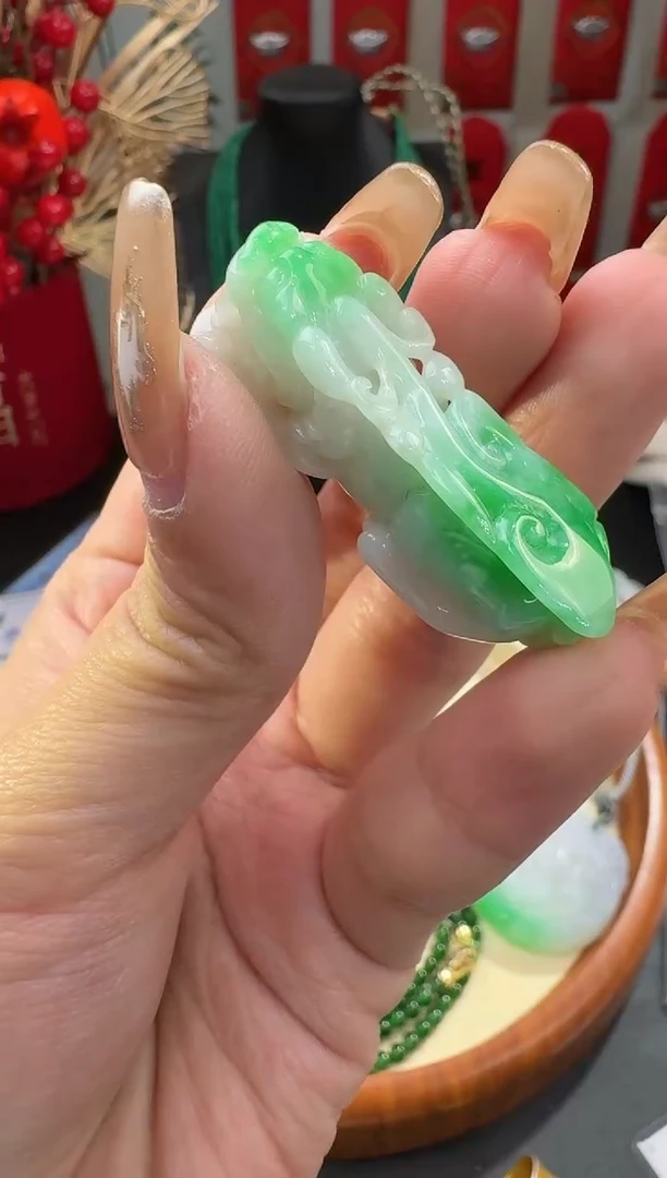 【闪购商品】翡翠颈饰未镶嵌挂件